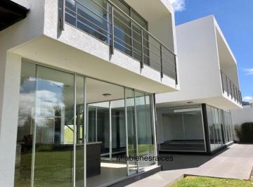 Casa de 3 habitaciones, Quito · Arriendo Casa Moderna San Juan de Cumbaya Vista Al Valle Mlasanza