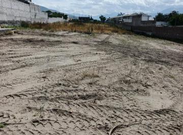 Terreno / Lote · 3942m² · Venta 3,942 m², a $100 El m² Mitad del Mundo Para Proyecto $394,000
