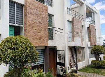 Casa · 92m² · 3 Habitaciones · 1 Estacionamiento · 73 Mil Precio Final Casa El Inca, 3 Pisos con Balcón y Seguridad 24/7