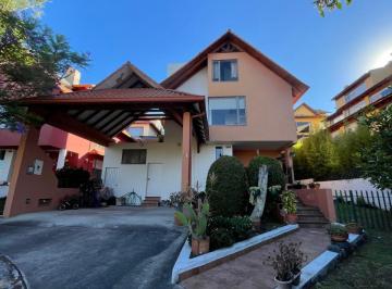 Casa de 4 habitaciones, Quito · Casa con 4 Recámaras en Alquiler en Cumbayá, 320 m² Terreno