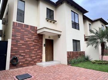 Casa de 3 habitaciones, Guayaquil · Se Vende Casa en Via a La Costa - Costabrisa - V. Landín