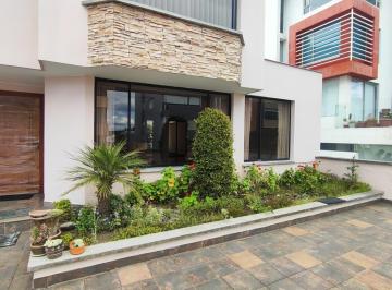 Casa · 240m² · 4 Habitaciones · 3 Estacionamientos · Casa Conjunto Urb. Amagazi del Inca
