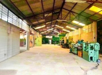 Bodega-Galpón · 2500m² · 17 Estacionamientos · Galpón Industrial en Venta 2500 m² Sector Los Cipreses Av Córdoba Galarza