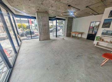 Local comercial · 92m² · 1 Estacionamiento · Local Premium 119 m² en La 6 de Diciembre: Alta Exposición y Flujo Comercial