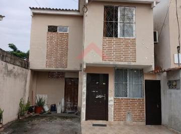 Casa de 4 habitaciones, Guayaquil · Se Vende Propiedad Rentera en Mucho Lote 2etapa Valle Victoria.
