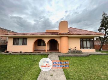 Casa de 6 habitaciones, Cuenca · Casa en Venta Esquinera con Terreno Para Fines Comercialesamplios Espacios Verdes