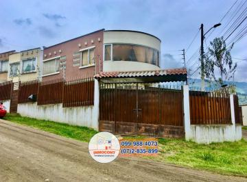 Casa de 3 habitaciones, Cuenca · Casa Esquinera de 2 Plantas en Ventasector Control Sur, Unión con Camino Viejo a Baños