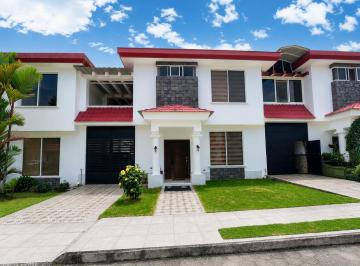 Casa de 3 habitaciones, Santo Domingo · Casa Premium en Conjunto Privado Sector Ute