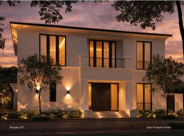 Casa de 4 habitaciones, Guayaquil · Casa con 600 m² Terreno, 4 Recámaras en Venta en Samborondón Parques de Batan