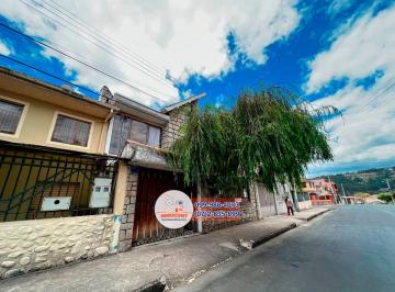Casa de 4 habitaciones, Cuenca · Casa de Venta en Zona Comercial Totoracocha