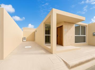 Casa · 62m² · 2 Estacionamientos · Casa de 2 Dorm. y 62,75 m² en Punta Arrecife