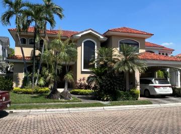 Casa de 3 habitaciones, Guayaquil · Hermosa Villa en Alquiler
