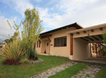 Casa de 2 habitaciones, Quito · Pakakuna: Casa de Ensueño de Venta 143 m