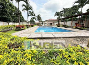 Quinta vacacional de 18 habitaciones, Milagro · Vendo Complejo Turístico a 8 Km de Milagro 15 Habitaciones con Baño Salón de Eventos Casa Cancha