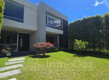 Casa de 4 habitaciones, Quito · Rento Casa No Adosada Dentro de La Mejor Urbanizacion en Cumbaya