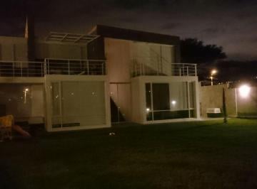 Casa de 3 habitaciones, Quito · Vendo Casa con Terreno Esquinera Viña Alta Tumbaco Urbanizacion Privada