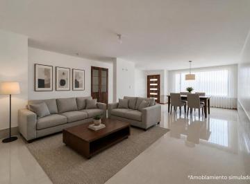 Casa · 330m² · 7 Habitaciones · 3 Estacionamientos · Propiedad con 2 Departamentos y Suite en Venta en Locoa, Latacunga