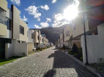 Casa · 180m² · 3 Habitaciones · 2 Estacionamientos · Se Vende Casa en Zona Privilegiada Ibarra