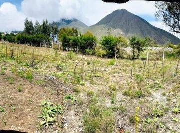 Terreno / Lote · 127m² · 5 Habitaciones · 6 Estacionamientos · En Venta Terreno de 4.700 m² + Casa de 127 m² en San Antonio de Pichincha