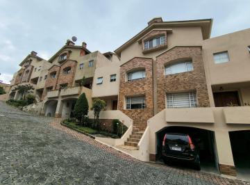 Casa · 210m² · 4 Habitaciones · 2 Estacionamientos · Vendo Casa Amplia de 4 Dorm., en El Sector de Santa Lucia