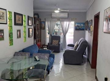 Casa de 3 habitaciones, Manta · Casa Comercial de Venta en El Centro de Manta