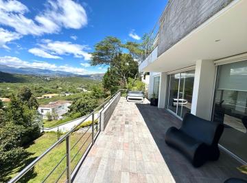 Casa · 600m² · 4 Habitaciones · 3 Estacionamientos · Cumbayá - Pillagua Casa en Venta 1000 m² 3 Habitaciones con Suite Independiente
