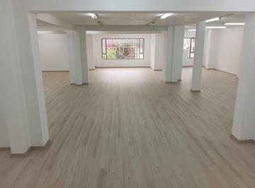 Oficina comercial · 520m² · 4 Estacionamientos · 6 de Diciembre y Colón - Oficina en Renta