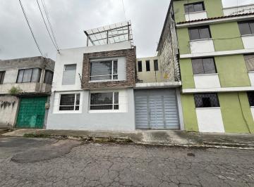Casa · 188m² · 5 Habitaciones · 2 Estacionamientos · Sector La Biloxi: Espectacular Casa en Venta con Terraza Panorámica y Área de Entretenimiento