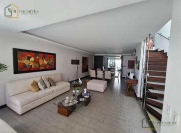 Casa · 191m² · 3 Habitaciones · 2 Estacionamientos · Casa en San Juan de Cumbayá