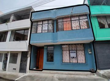fachada · Venta Casa Independiente Frente a Parque – Carapungo