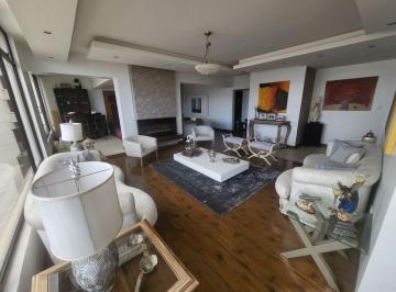 Departamento de 3 habitaciones, Quito · Amplio y Excelente Vista