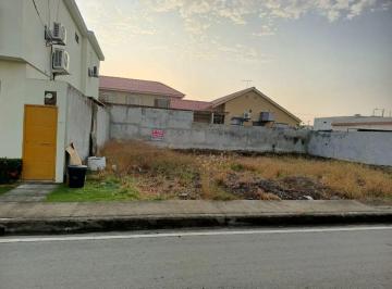Terreno / Lote , Guayaquil · Vendo Terreno en Urbanización La Delicia, Frente Al Riocentro Dorado, Oportunidad de Inversion!