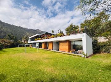Casa de 3 habitaciones, Quito · Casa Amoblada en Renta en Urbanizacion Pachosalas con Vista Panorámica en Tumbaco