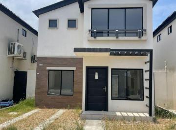 Casa de 4 habitaciones, Daule · Casa de Venta en Vía Salitre, Urbanización Los Prados 1