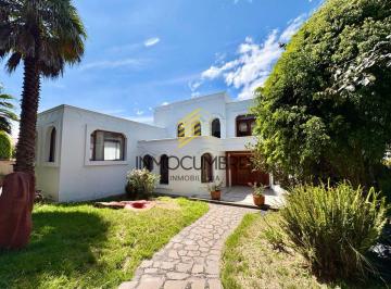 Casa de 4 habitaciones, Quito · Casa Amoblada de Renta en La Viña