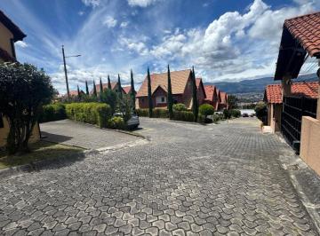 Casa de 3 habitaciones, Quito · Se Arrienda en Cumbaya, Casa en Conjunto, 3 Hab, Sector Site Center, Ubicación Estratégica!