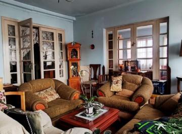 Casa de 1 habitación, Quito · Venta Casa Rentera Esquinera Sector Naciones Unidas - 10 de Agosto. o Como Terreno Proyecto 12 Pisos