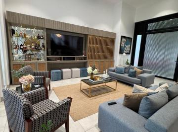 Casa de 3 habitaciones, Guayaquil · Samborondon Km 8 Urbanización Aires de Batan Casa en Venta