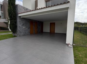 Casa · 400m² · 4 Habitaciones · 4 Estacionamientos · Casa - Tumbaco