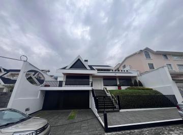 Casa de 4 habitaciones, Quito · Exclusiva Residencia de 707 m² en El Pinar Alto con Terrazas y Jardines
