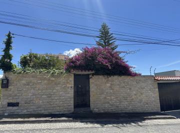 Casa · 269m² · 4 Habitaciones · 4 Estacionamientos · Hermosa Propiedad en Venta Conocoto – Armenia II – Urb. Los Retoños – 269.44 m² Const. / 445.79 m² T