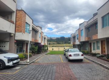 Departamento · 71m² · 2 Habitaciones · 1 Estacionamiento · Departamento en Pusuqui