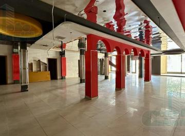 Local comercial · 694m² · 3 Estacionamientos · Alquiler de Local Comercial Av Las Monjas