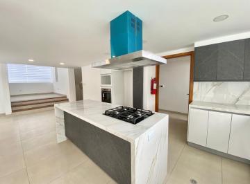 Casa · 175m² · 3 Habitaciones · 2 Estacionamientos · Casa en Alquiler con Jardín y Pérgola Tumbaco La Cerámica