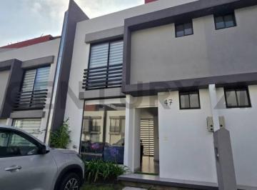 Casa · 100m² · 2 Habitaciones · 1 Estacionamiento · Casa de 2 Dorm. + Estudio en Conjunto Exclusivo – Valle de Los Chillos