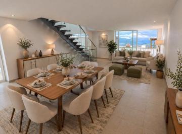 Casa · 177m² · 3 Habitaciones · 2 Estacionamientos · Casa de Venta Cumbaya Jbc