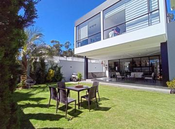 Casa de 3 habitaciones, Quito · Venta Casa Exclusiva Urb Condado