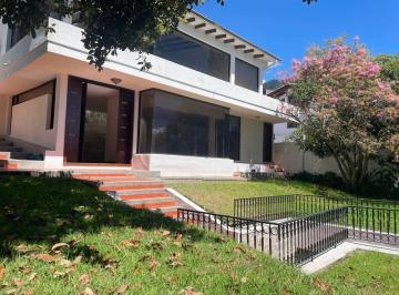 Casa de 3 habitaciones, Quito · Casa de Arriendo o Venta en Cumbaya en Urbanización Miravalle 2