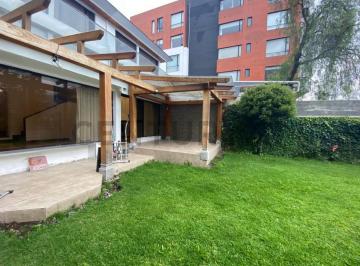 Casa · 323m² · 4 Habitaciones · 2 Estacionamientos · Se Alquila Casa Independiente, calle Quiteño Libre, Bellavista