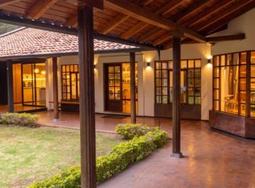 Casa de 3 habitaciones, Cuenca · Casa de Lujo en Venta, Sector Yanuncay